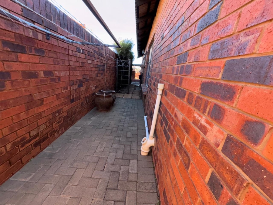 3 Bedroom Property for Sale in Langenhovenpark Free State